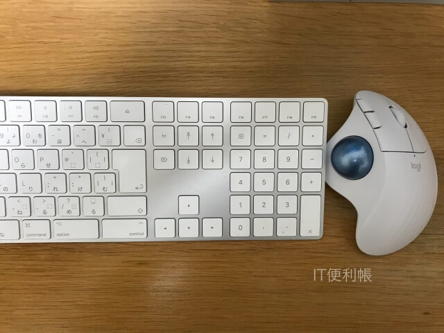 iMacとロジクール「ERGO M575」ホワイト